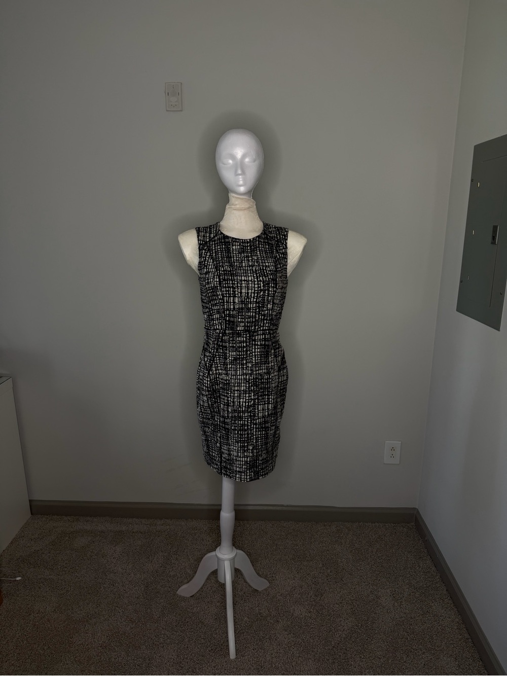 H&M Black and White Sleeveless Textured Sheath Dress